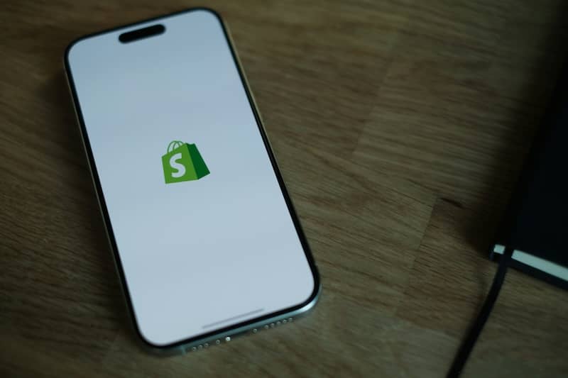 5 LLMO Tips to Get Your Shopify Products Found by AI Assistants